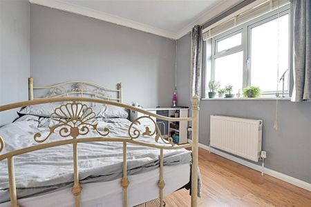 3 bedroom end of terrace house to rent - Photo 3