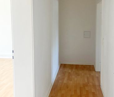 Bald frisch für Sie saniert ! Schöne Wohnung in ruhiger Lage - Photo 1