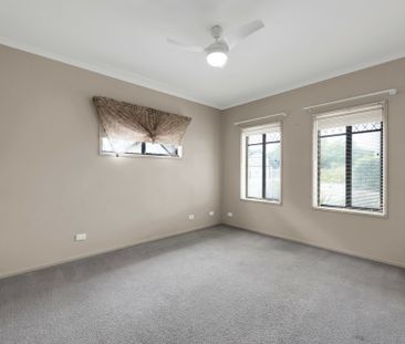 Spacious 4 Bedroom Family Home in Mawson Lakes - Photo 4