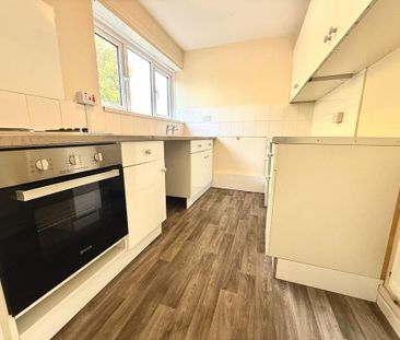 3 bedroom flat to rent - Photo 3