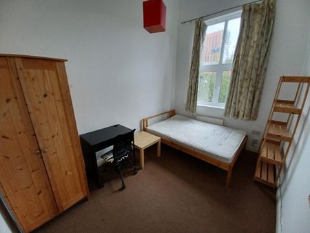 3 bedroom semi-detached house to rent - Photo 3