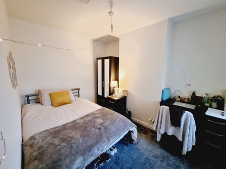 4 Bed Student Accommodation - Photo 4