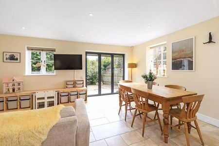 3 bedroom detached house to rent - Photo 2