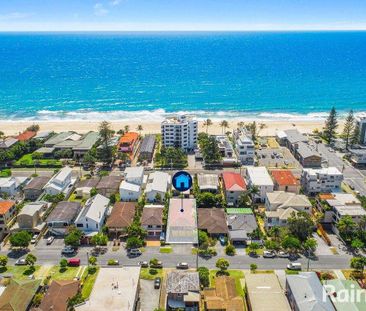 2bed 1bath renovated Beach Shack 60m to Nobbys Surf Club - Photo 3