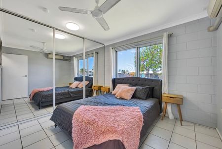 LOW MAINTENANCE COSY LIVING + 13KW SOLAR SYSTEM - Photo 4