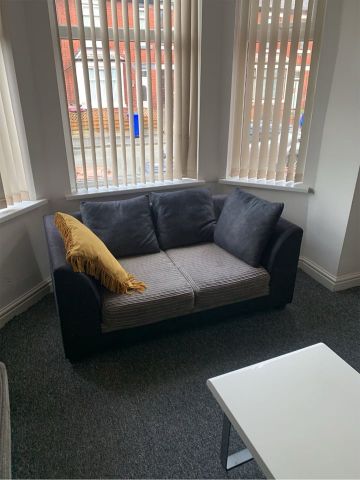 5 Bed Terraced House, Elleray Road, M6 - Photo 4