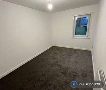 3 bedroom flat to rent - Photo 3