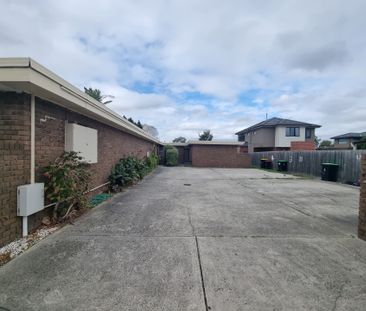 2 Bedroom Unit Freshly Renovated inside - Photo 3