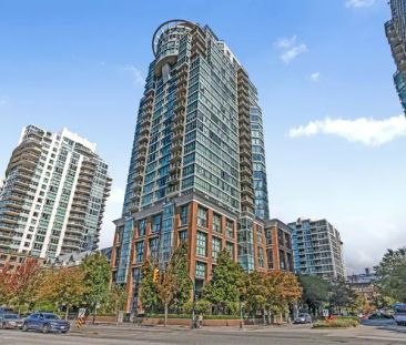 Fantastic 2 Bed/2 Bath Corner Suite Apartment in Convenient Location! | 1088 Quebec Street, Vancouver - Photo 1