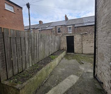 3 bedroom terraced house to rent - Photo 6