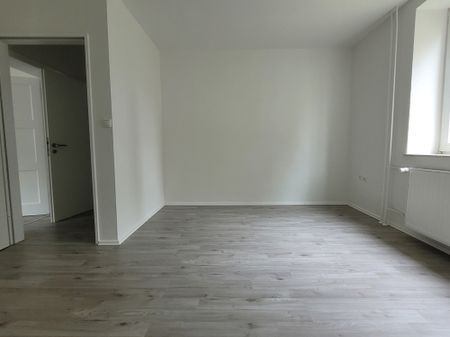 Frisch für sie renoviert! – 3-Zimmer-Wohnung im EG - Foto 2