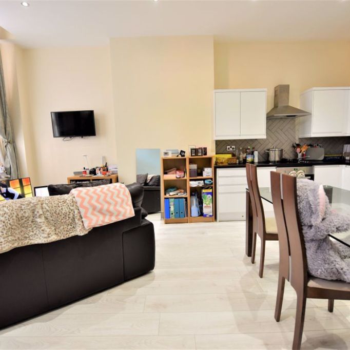 1 bedroom Flat in Aire Street, Leeds - Photo 1