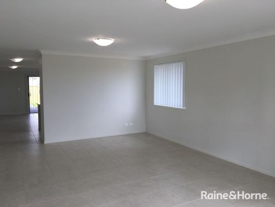 MODERN & SPACIOUS FAMILY HOME - Photo 1