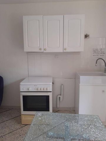 Location appartement 1 pièce 16 m² à Saint-Paul-le-Jeune (07460) 4 - Photo 2