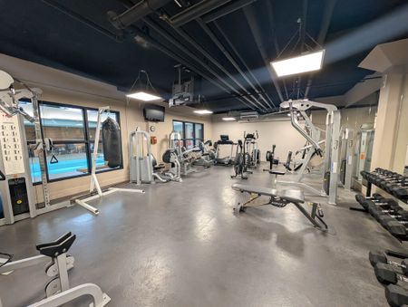 **ALL INCLUSIVE** Beautiful 2 Bedroom Condo in Hamilton!! - Photo 4