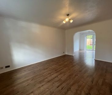 Sandy Lane, Farnborough, GU14 - Photo 3