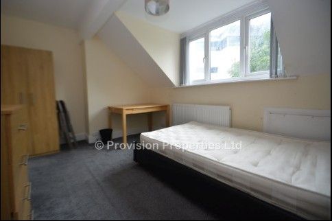 6 Bed Student Properties in Leeds - Photo 1