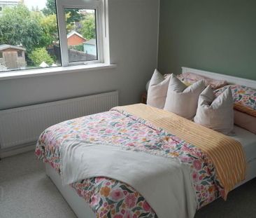 8 Month Lease @, 49 Thornhill Parade, Belfast, BT5 7AT - Photo 3