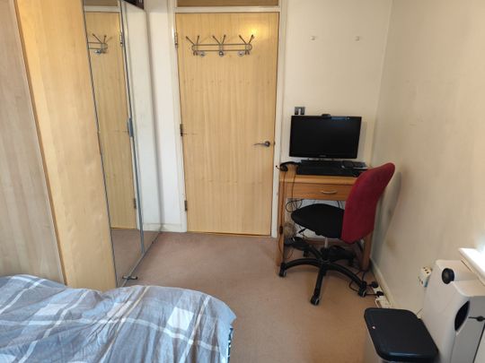 Room in a Shared Flat, Bridge Court, E14 - Photo 1