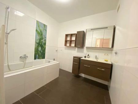 NEUWERTIGE 3 ZIMMERWOHNUNG MIT BALKON UND TG - NÄHE HAUPTBAHNHOF" - Photo 5