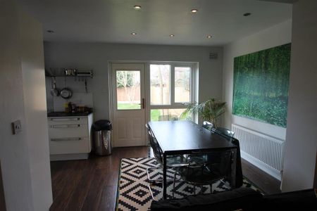 3 bedroom semi-detached house to rent - Photo 4