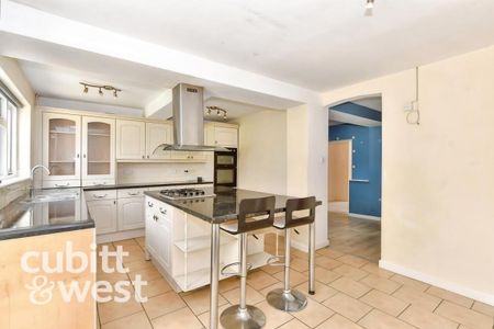 3 bedroom semi-detached bungalow to rent - Photo 4