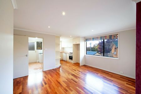 Three Bedroom Family Home - Photo 2