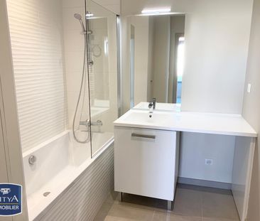 Location Appartement 3 pièces 67m² FONTENAY LE COMTE 85200 - Photo 3