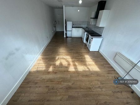 Studio to rent - Photo 3