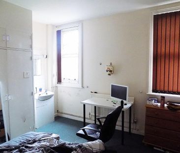 3 bedroom flat to rent - Photo 6