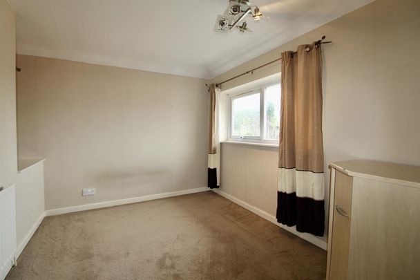 Owl End Walk, Yaxley, Peterborough - Photo 1