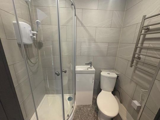 103 Raymond Crescent, GuildfordProperty for lettings - Seymours - Photo 1