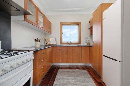 SIZE OF A HOUSE, CONVENIENCE OF A UNIT price includes gas and water - Photo 4