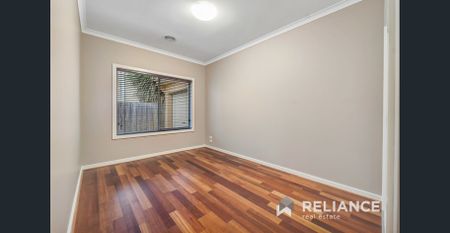 Lovely 3 Bedroom Home in Sanctuary Lakes! - Photo 3