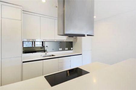 2 bedroom flat in London - Photo 5