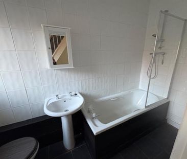 2 bedroom end of terrace house to rent - Photo 2