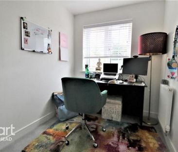 4 bedroom semi-detached house to rent - Photo 3