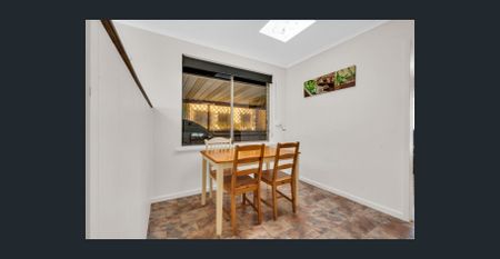 Character Family Home! - Photo 4