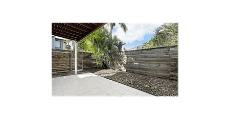 Peaceful three-bedroom townhome offers a relaxed lifestyle with exceptional convenience - Photo 4