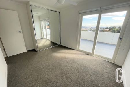 7/12 Memorial Drive, The Hill NSW 2300 - Photo 2