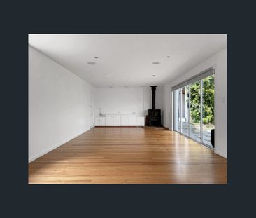 Coastal Living in the Heart of Torquay - Photo 2