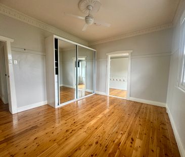 Modern Classic in Central Location - Photo 3