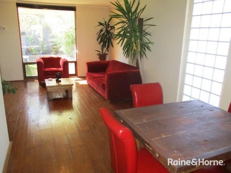 Furnished Courtyard Retreat - Private, Peaceful & Low Maintenance - Photo 3