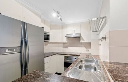 FURNISHED APARTMENT IN ULTRA CONVENIENT LOCATION - Photo 4