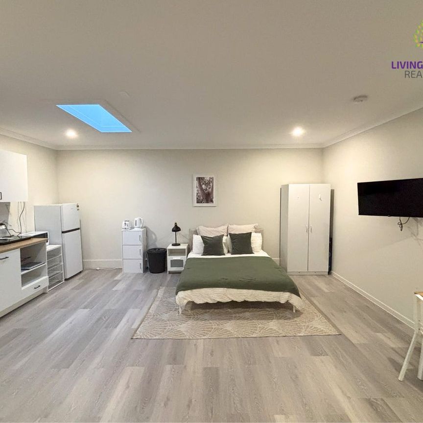 SHARED ACCOMODATION!! ONE SEPERATE ROOM AVAILABLE - AN OPPORTUNITY TO SAVE $$ - UTILITIES PROVIDED - Photo 1