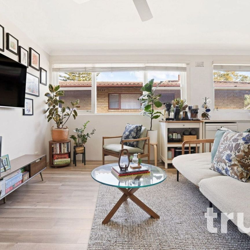 STUNNING HOME IN PRIME LOCATION - Photo 1