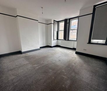 3 bedroom flat to rent - Photo 3