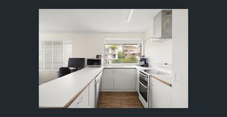 IMMACULATE UNIT IN PRIME LOCATION! - Photo 5