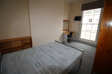 8 Bed Student Accommodation - Photo 4