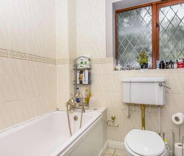 Connaught Drive, Weybridge, KT13 - Photo 6